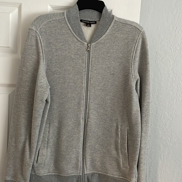 Light gray men zip up sweater only used ones size medium - Picture 6 of 6